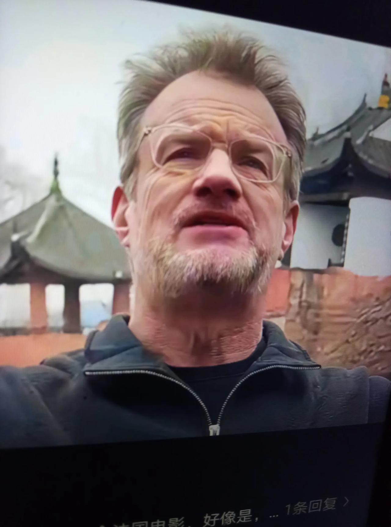 真的是大吃一惊，要不是被人提醒，此人正是当年红遍了中国大江南北的外国帅女婿（大山