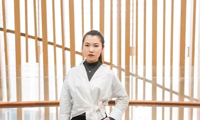 女子坠深井遭蛇咬紧抠井壁54小时女子坠深井遭蛇咬，紧抠井壁54小时，泉州覃女