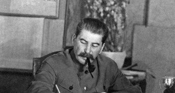 乌克兰，终于醒了？原以为俄罗斯背后最铁的盟友，是伊朗和朝鲜，结果绕了一圈才发现：