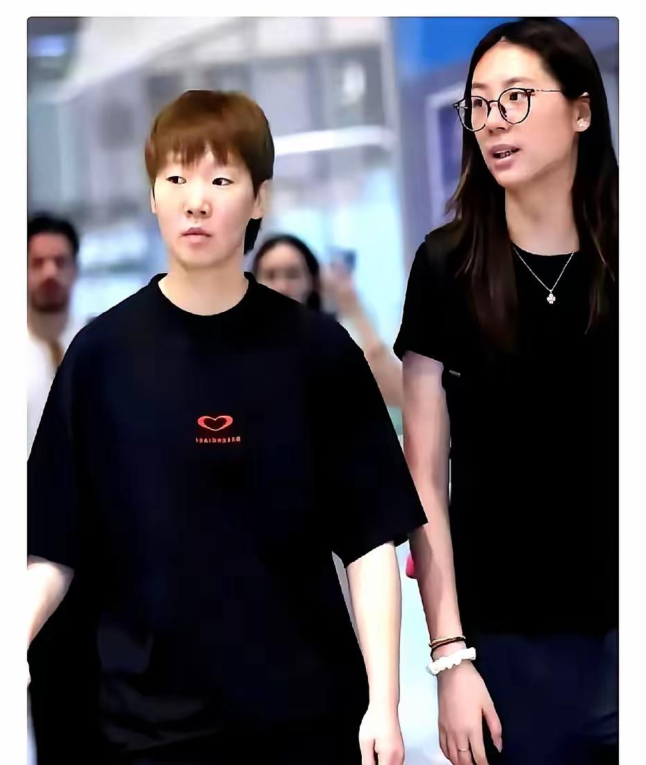 王曼昱真是太让人敬佩了！刚到账200万比赛奖金，她拆成三份送出去，给爸妈换电梯房