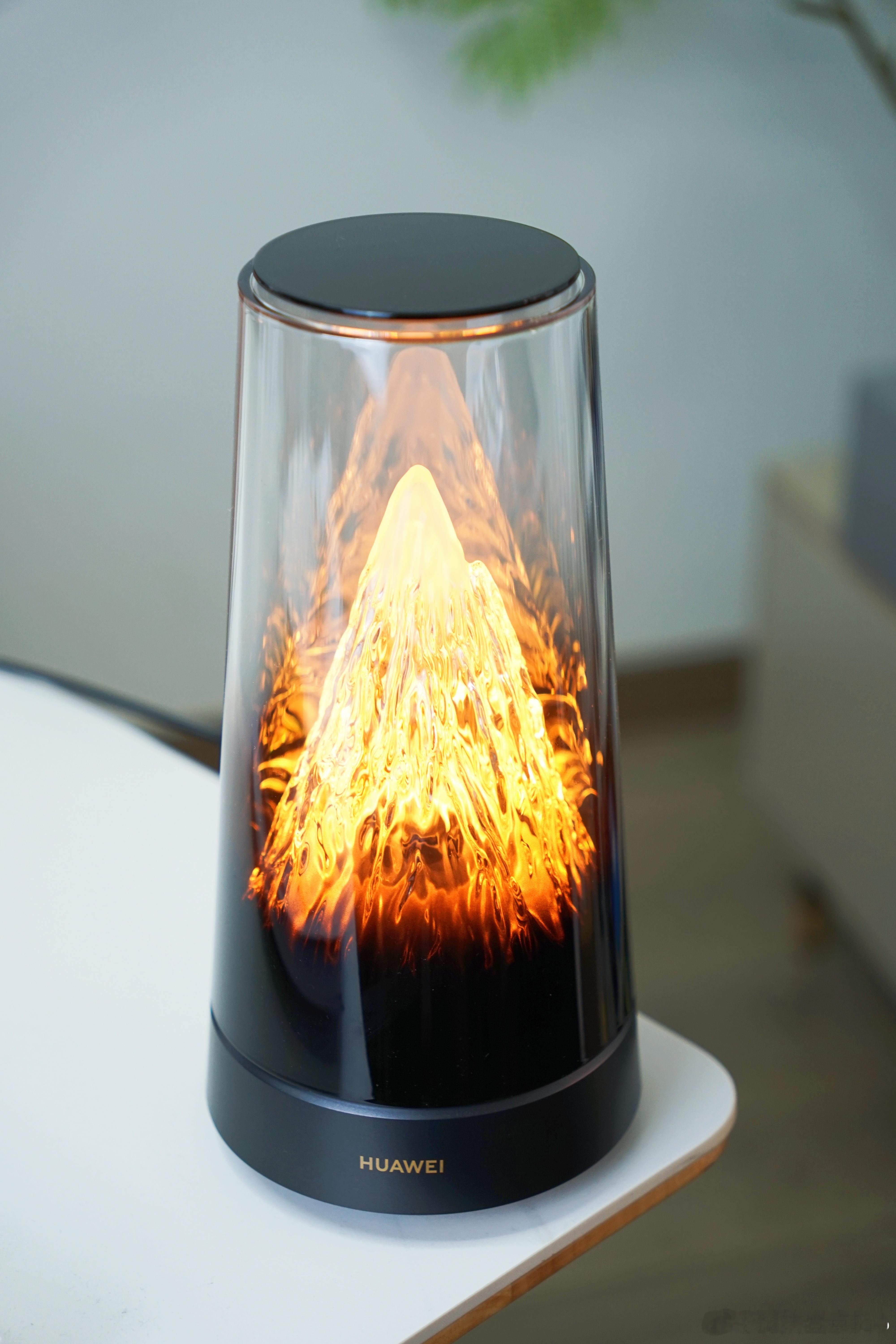 梅里雪山日照金山上新了没机会去景区看日照金山，就在家里看下“日照金山”吧华为的设