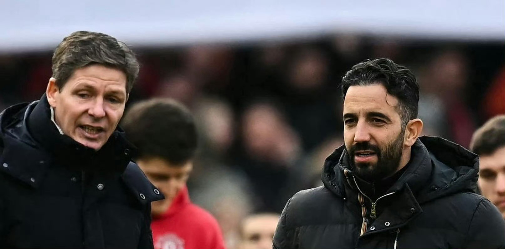 输曼联赛后，格拉斯纳首次公开向水晶宫高层施压被记者问到是否因阵容厚度不足陷入困境