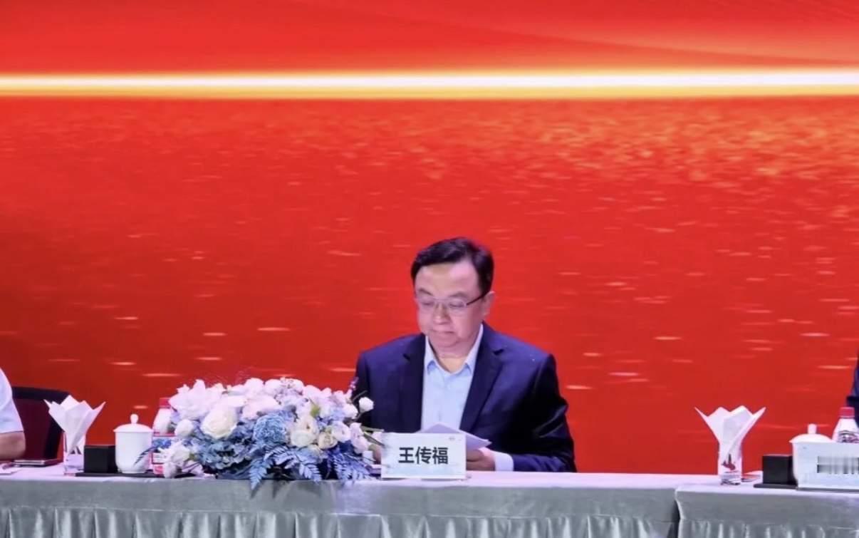 我是比亚迪人，也是车主兼股东。昨天股东大会上，王传福掏心窝：股价被低估，请保持耐