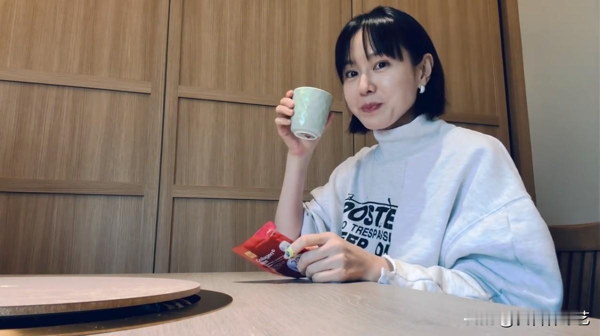 5日，演员孙艺珍在自己的Instagram上上传了多张照片。照片中，孙艺珍以她新