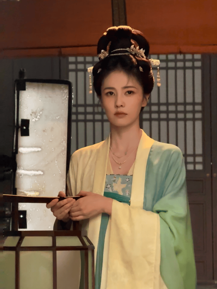 叶璃live转动图·阿璃往前走往后的路会越来越好~白鹿莫离.白鹿叶璃