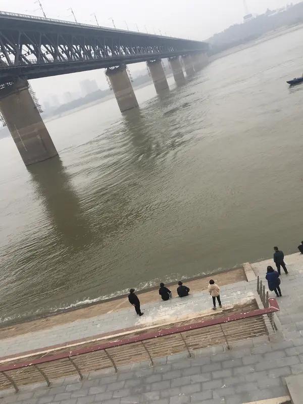 湘雅医院研究生坠江身亡追踪：孙同学须在3年内完成33个月高强度临床轮转及研究生课