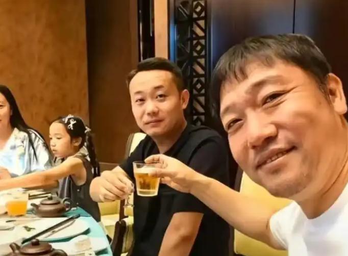 贾冰这次塌房不塌房，不敢说但有一点敢肯定那就是，以后他再也不会参加所谓的哥们