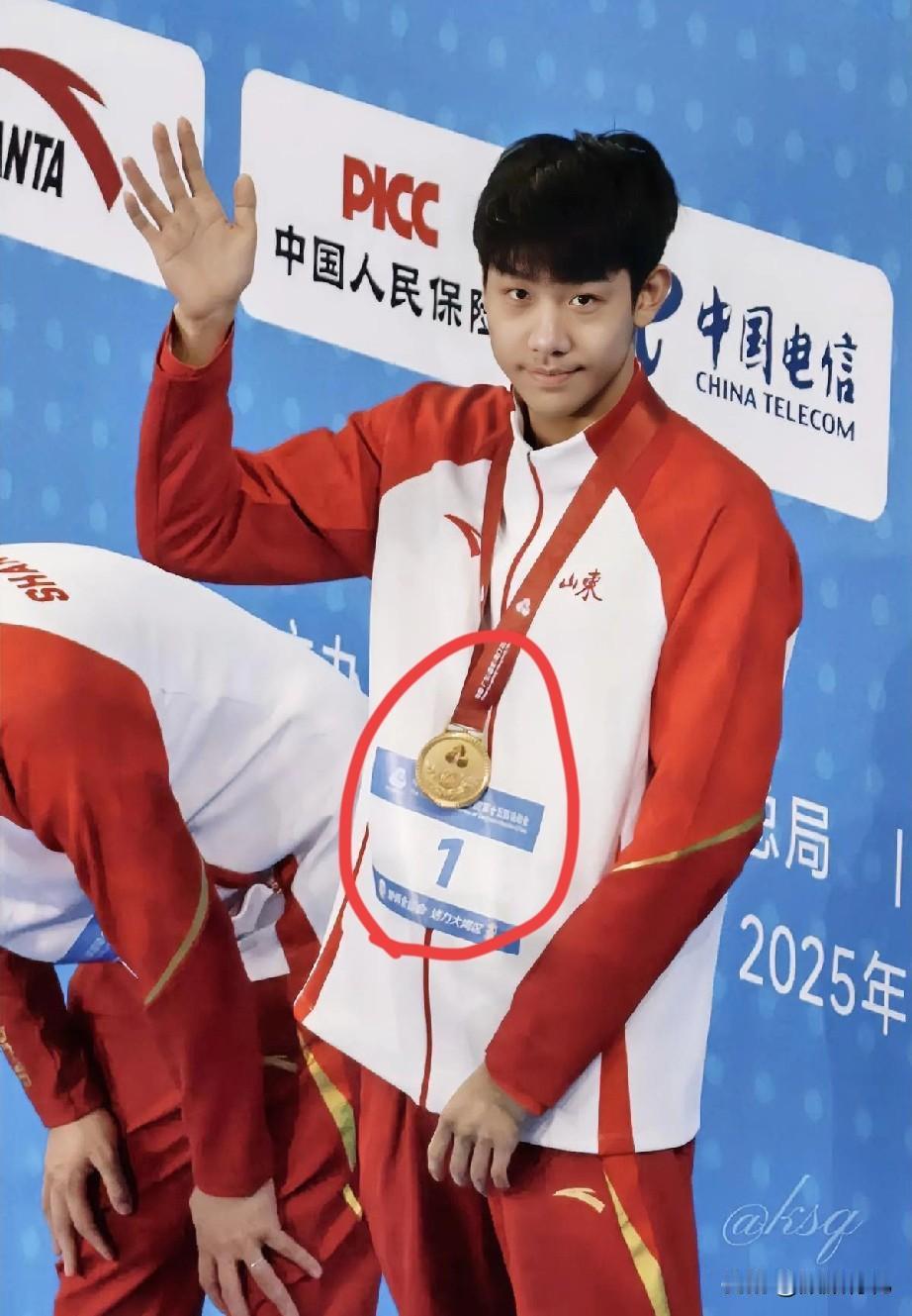 张展硕的成功，离不开一个充满温暖的家庭氛围。张展硕的父亲叫张勋，母亲叫丁丽，