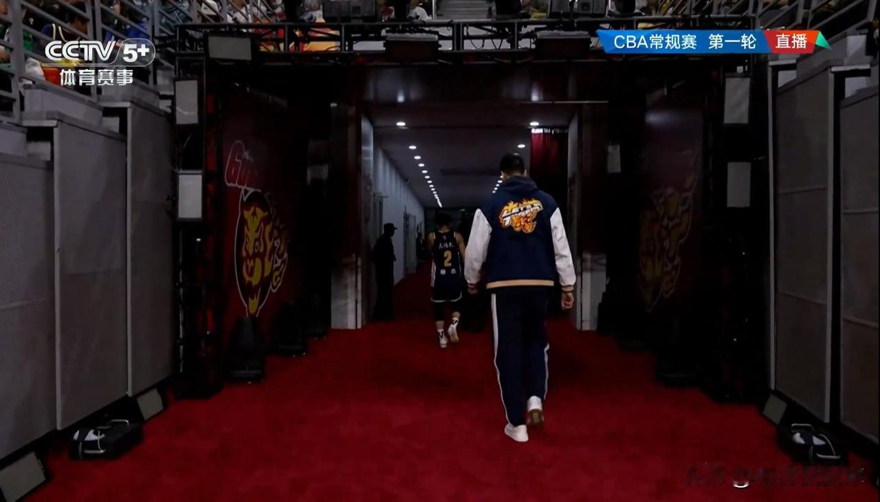 在今天广东东阳光主场迎战南京天之蓝的比赛中，发生了特别让人揪心的一幕。当时比赛进