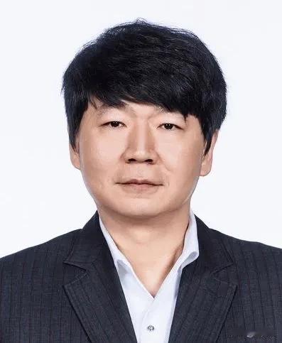 又是一场失利，山东队已经四连败了，再输要跌出前八了。你说邱彪没水平吧，他上赛季也