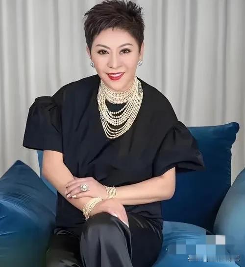 王晶:你知道王祖贤为啥退出娱乐圈吗?向太:你知道某富家女和内地男明星闹离婚吗