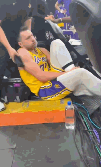 250桌婚宴52万嫌贵拒付款进展之前让东契奇痛苦万分的“骑士地板”，如今似乎已经