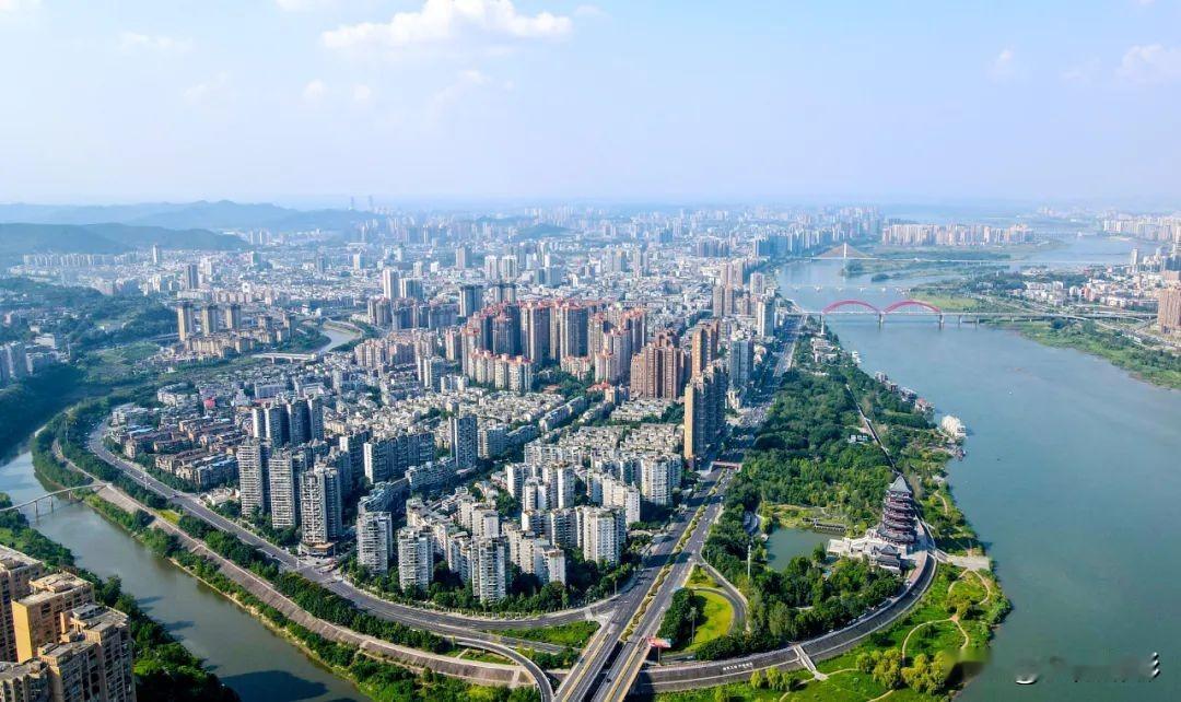 坐拥川东北核心区位，地处成渝双城经济圈重要节点，南充优势十分明显。作为四川人口