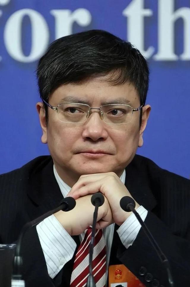 教育部出手了！将英语“踢出”高考，取消其主科地位？教育部回应一针见血！不曾想，螳