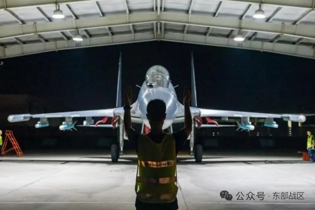 “海空雄鹰”苏-30，高糊宣传又见“白头海雕”MK2🦅（图3）两种涂装并存，未