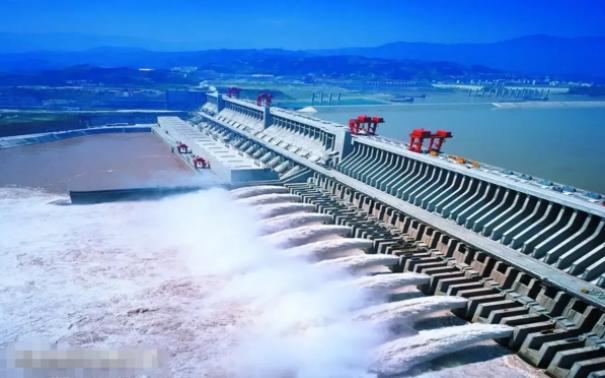 日本曾经差点毁了三峡大坝！2000年5月的三峡工程建设工地，一场关乎大坝安危的