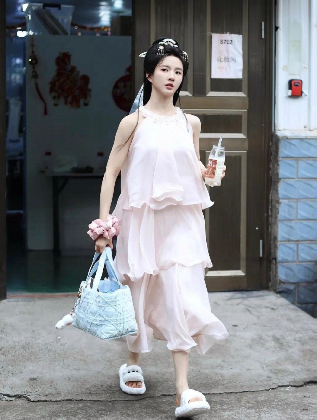 明明是同一条裙子怎么有一条这么像山寨的
