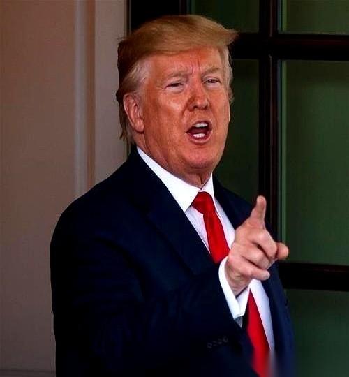 我跟你讲，那天我看到一个问题，直接问特朗普：“这世界上，还有谁能管得了你？”哥