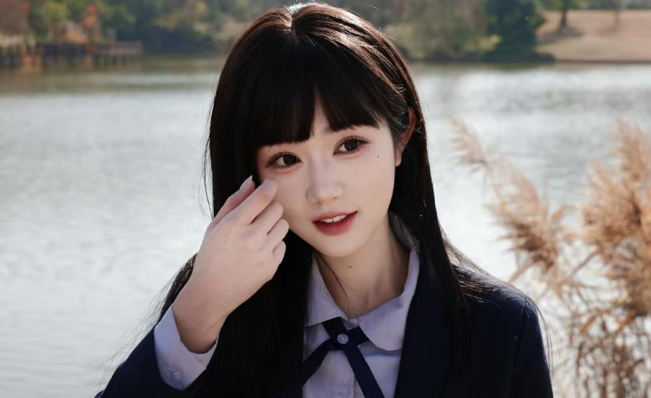 岳雨婷，太尴尬了！3月4日，短剧顶流岳雨婷突然冲上热搜，这次不是什么新剧爆火