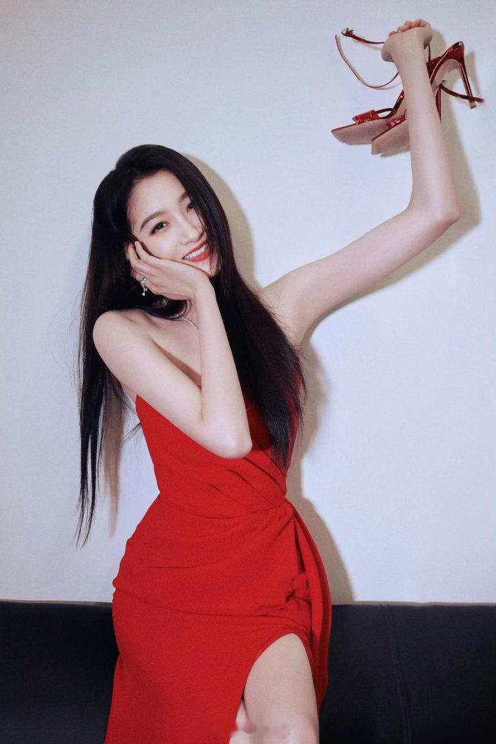 潮流女王：谁穿谁酷的黑色套装！​​​