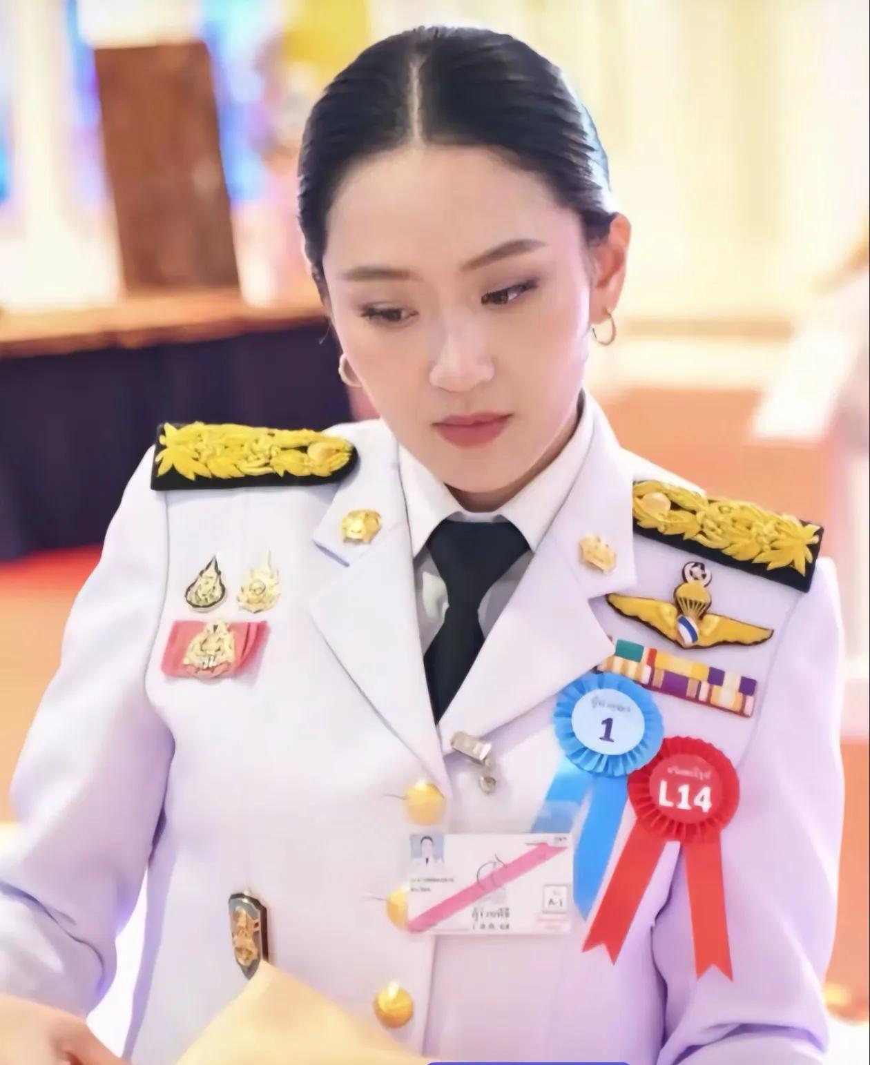 形势急转直下！最后48小时，曼谷街头再对佩通坦发难，洪森会隐忍不发吗？泰柬停火