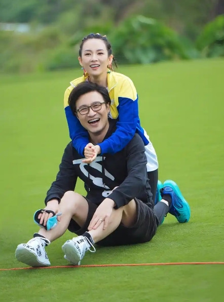 一次，汪峰突然问章子怡：你带过几个男朋友回家？章子怡愣了一下，随即反应过来，笑着