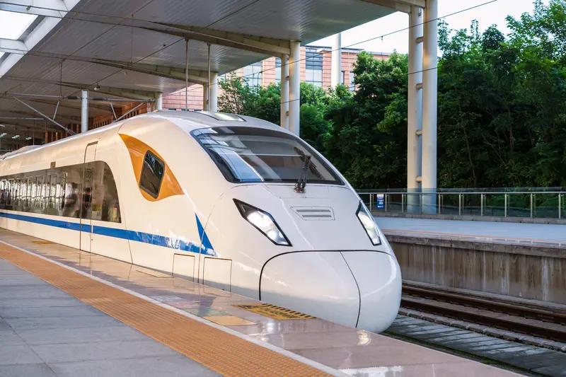 我坐过最久的火车是三年前长春到昆明的K字头列车，运行接近60个小时，里程4000