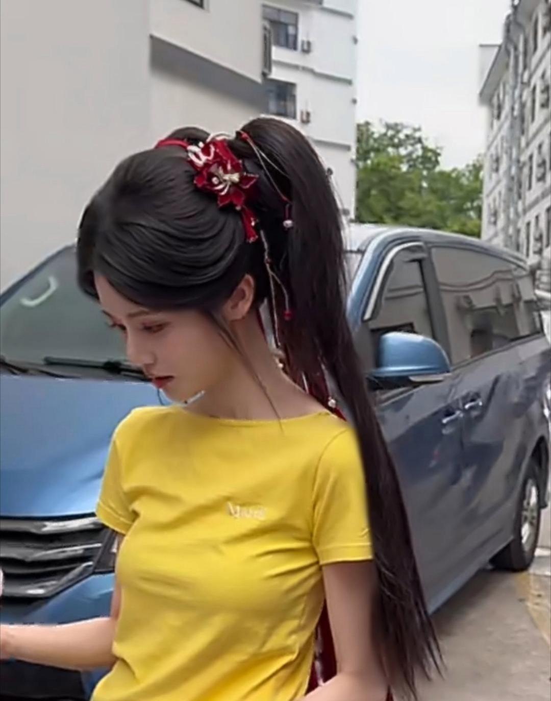 孙珍妮瘦的有点心疼她，还是多吃点吧！