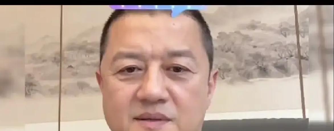直播间里张口就要给李亚鹏介绍对象的，还真不是普通网友随口起哄这位热心肠的粉丝，早前直接给嫣然天使基金