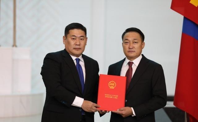 这些年看蒙古政坛，很难真正谈得上安稳。可到2026年夏天，最值得盯的已经不是谁先