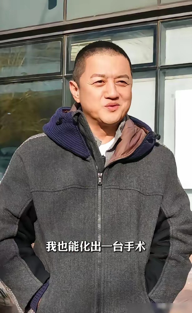 4.6亿债务，李亚鹏直播还了3亿。直播间里，他端起茶杯，手有点抖。2024年，1