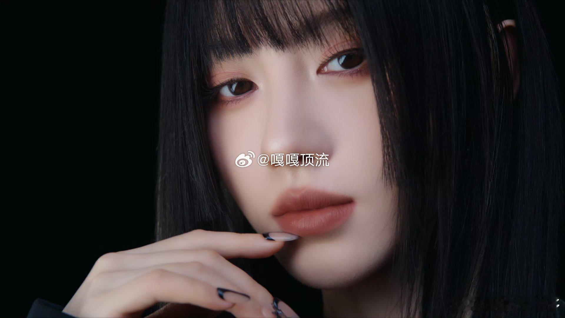 被鞠婧祎美了一大跳这大概就是“颜值自带滤镜”的真实写照吧！看她的图根本不用