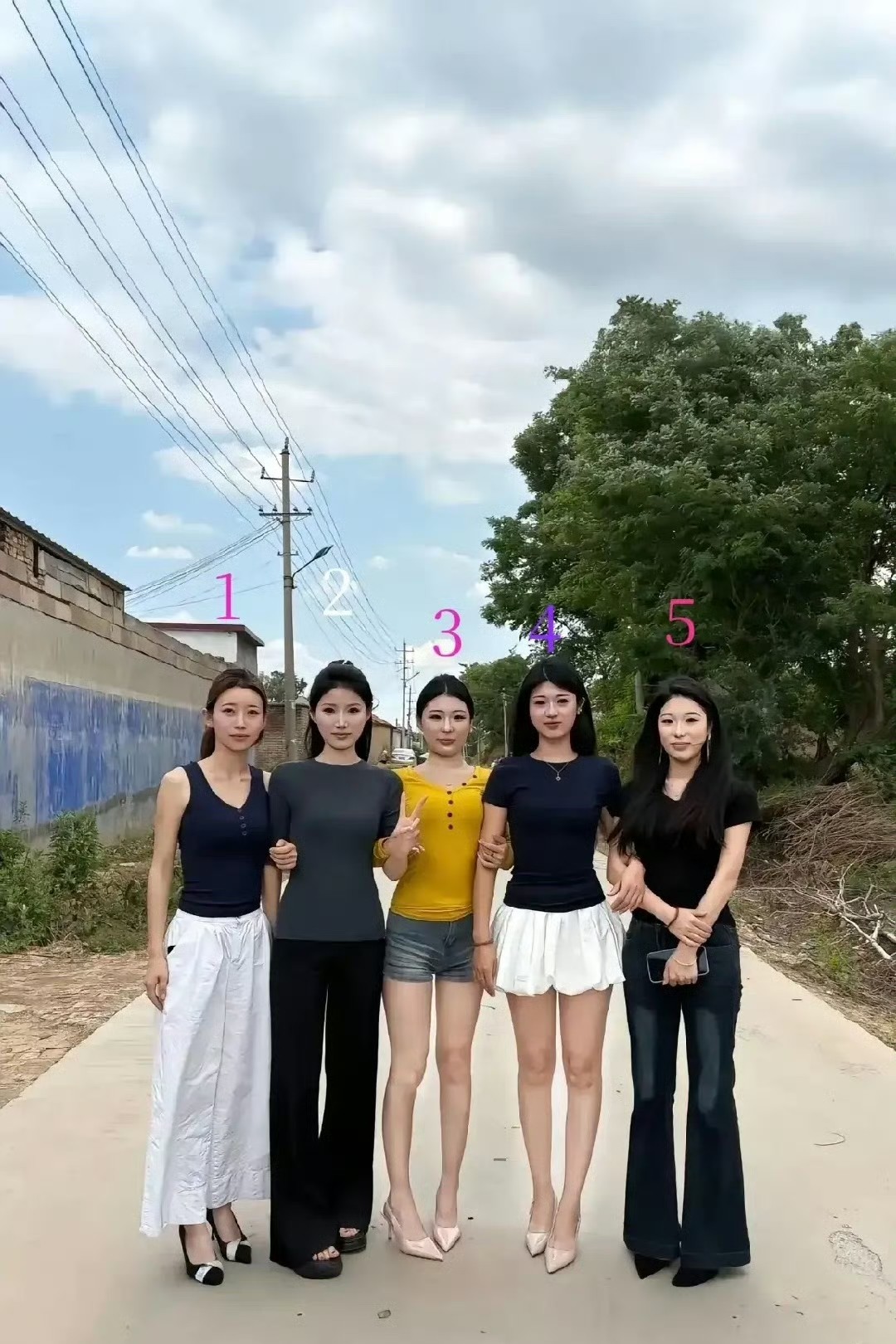 网友:姐妹们回村了，假如跟你相亲，你会看上哪个？