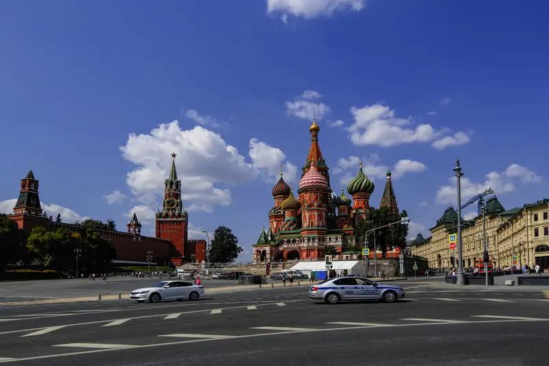 73岁普京官宣恋爱！铁汉一句“是的”炸翻全球，12年沉默藏着最暖真相家人们