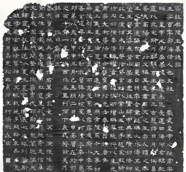 北齐第四位皇帝高湛想杀掉侄子高百年。但百年只有八岁，实在找不出杀他的理由，于是便