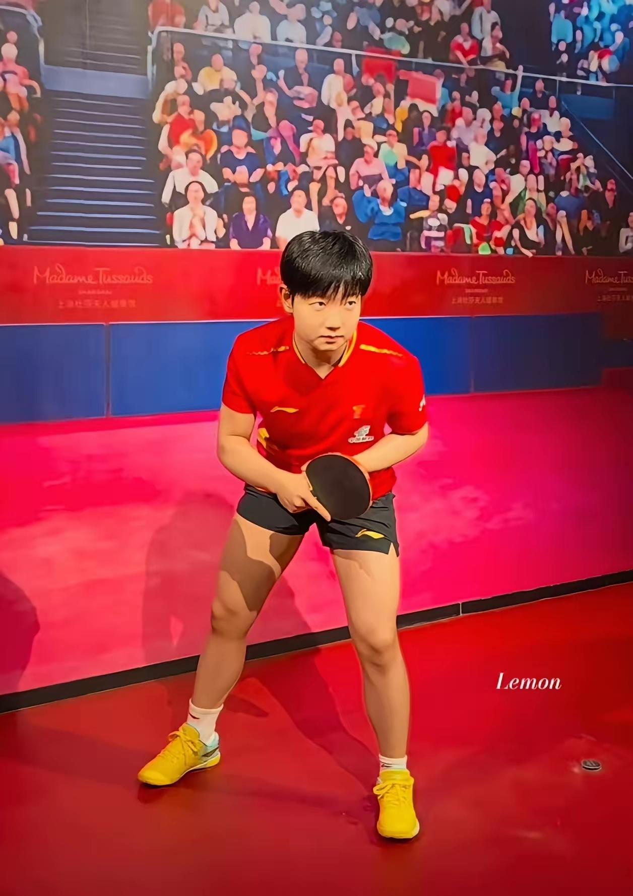 7月13日\/，上海杜莎夫人蜡像馆热闹非凡，原来是孙颖莎的蜡像正式揭幕啦！现场好