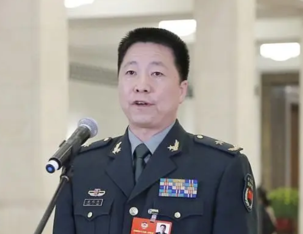杨利伟为什么此后再也没有重返太空？其实他能平安落地，已是死里逃生，当年飞天时，那