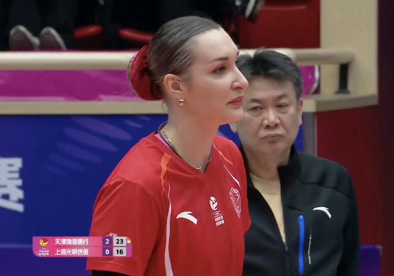 排超季后赛3月10日的焦点战，天津女排魔鬼主场3-0零封上海女排，证明了主帅蔡斌