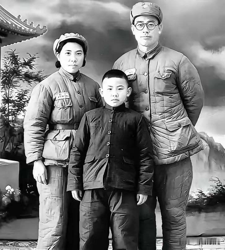 抗战时期的延安，有这么一种现实情况：不少历经生死的老干部，和老家原配长久失联，再