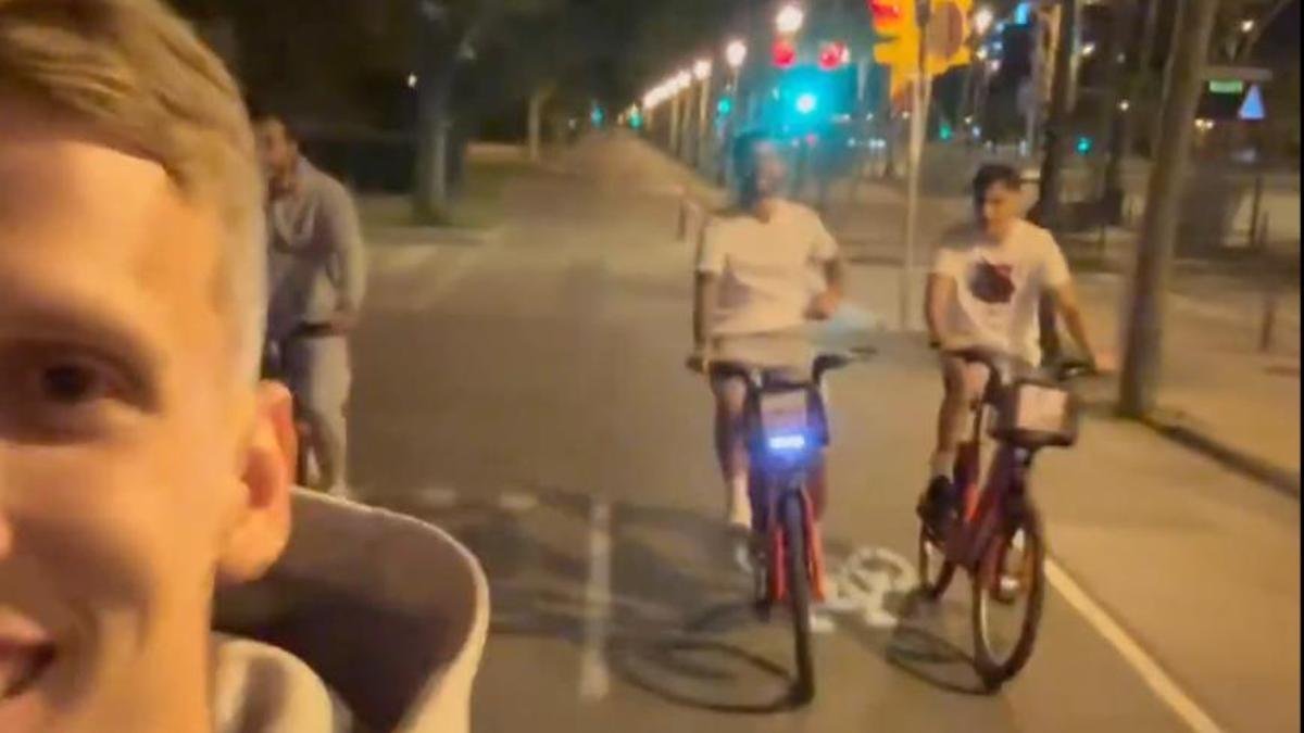 问：自行车庆祝？奥尔莫：这是我和伊尼戈·马丁内斯的想法。事情的起因是费兰·托雷斯