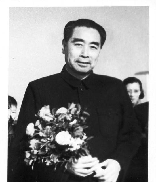 在我党的革命史上，说起周恩来，大家总是尊称他一声“周总理”，所有人都是从心底里尊