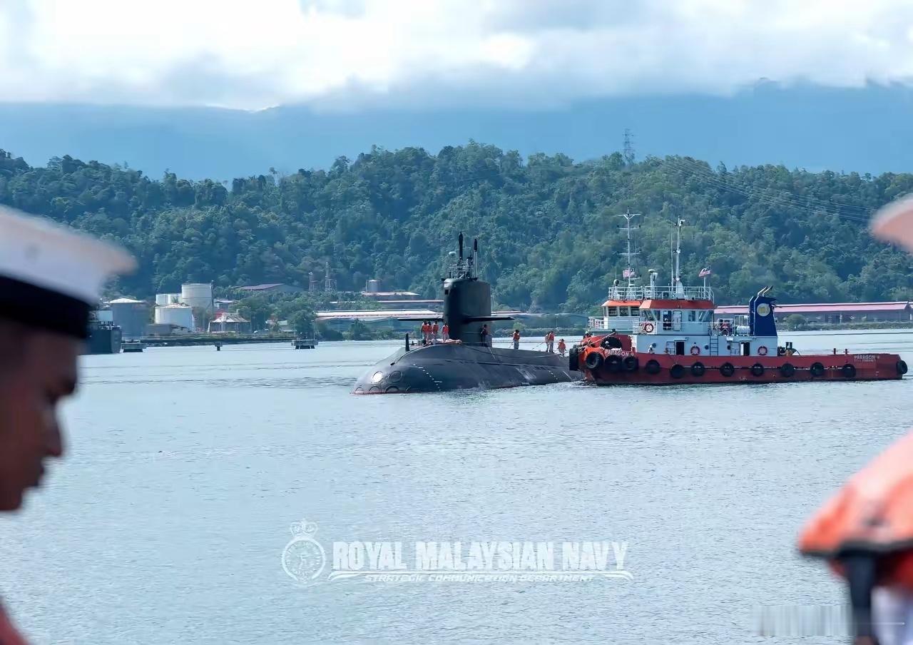 巴基斯坦海军在三亚接收“汉果”号AIP潜艇后就启程回国，昨天抵达马来西亚访问，顺