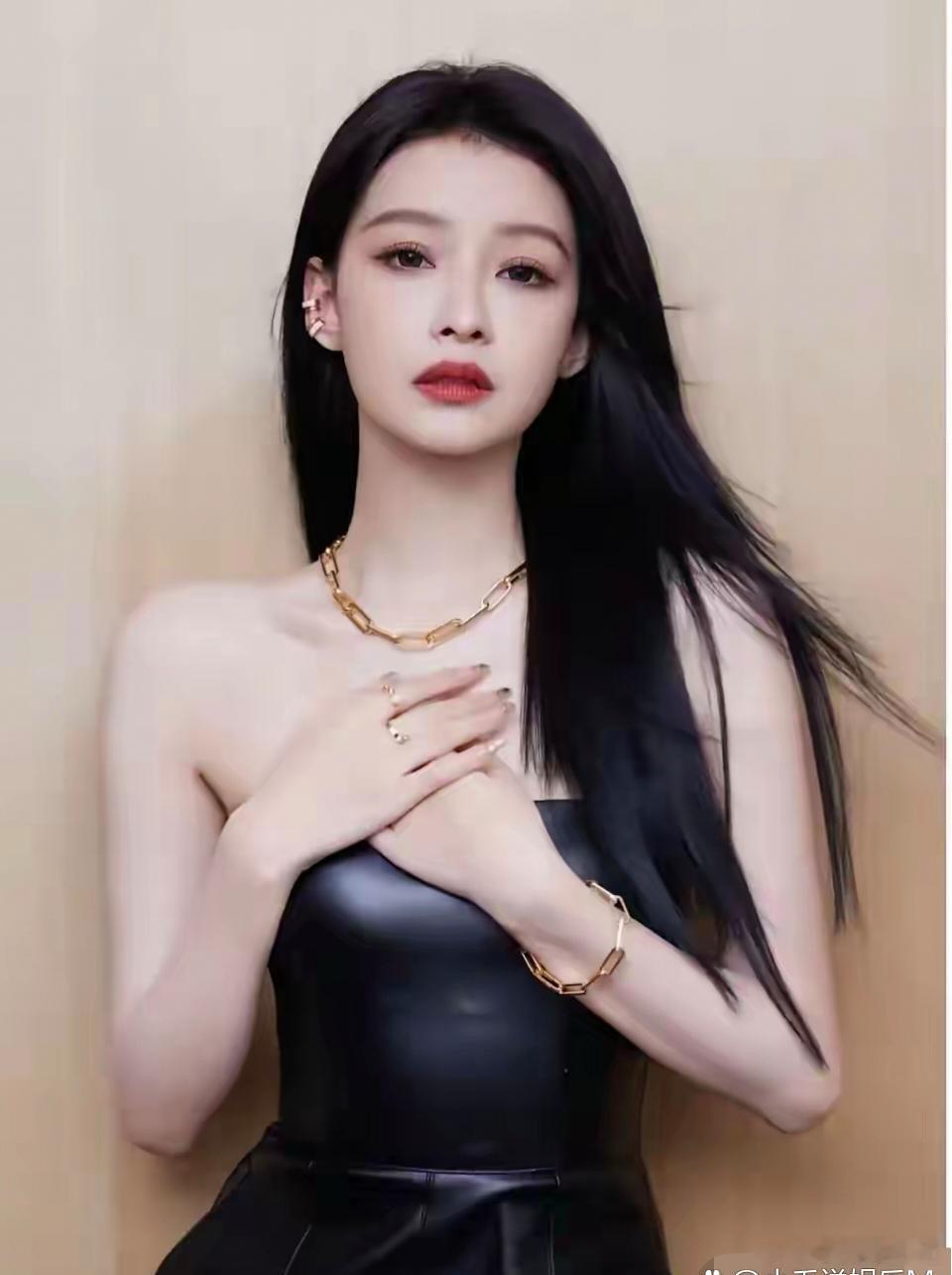 说实话，我都有点搞不清楚孙怡到底是机灵还是不机灵。孙怡当初和董子健结婚，除了喜欢