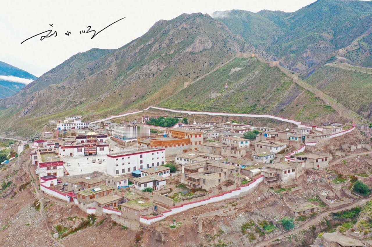西藏自治区东部的昌都市，有个小众古镇——硕督古镇，值得一游。昌都市被誉为“西