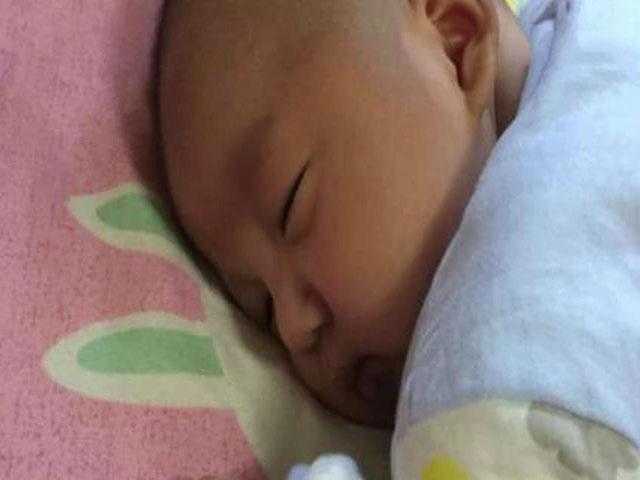 2岁宝宝在家一觉永久睡过去了, 家里监控一回放, 宝妈撕心裂肺