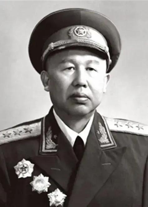 🌞1936年，“王明”强烈恳请毛主席给他改名字，毛主席笑着说道：叫王明这个