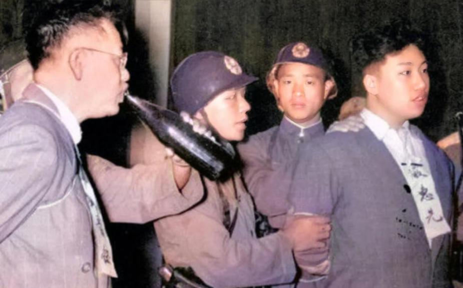 1950年7月17日，他双臂被反绑，由行刑宪兵灌下断头酒，他身姿挺拔，斯文干净，
