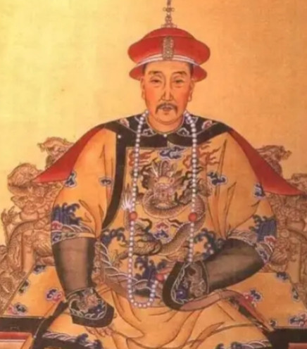 1729年，52岁的雍正召13岁马氏侍寝。是夜，马氏被送到了龙榻之上，雍正躺下，