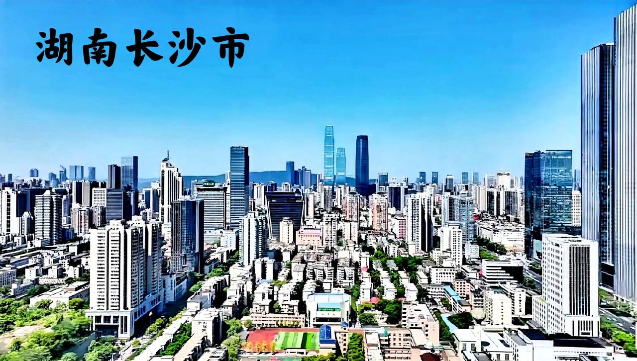说来说去，说了长沙很多地方，个人认为，还是长沙的这个地方比较繁华，尤其是人流量相