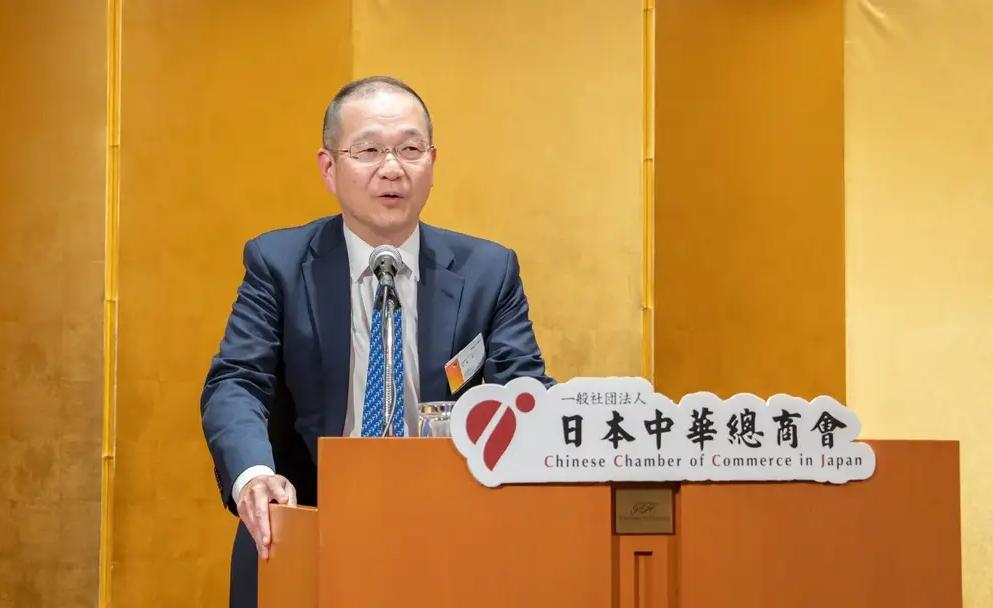 日本国企已经悄悄拒签稀土新合同了，高市早苗还在镜头前喊"修宪时机已到"。这就